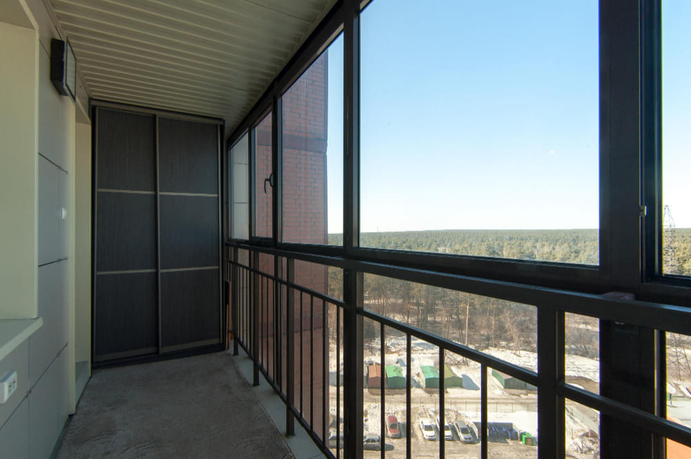 Sliding Windows with Integrated Railing